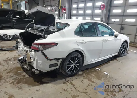 2021 Toyota Camry Se z USA, uszkodzony, nr VIN 4T1G11AK8MU608036